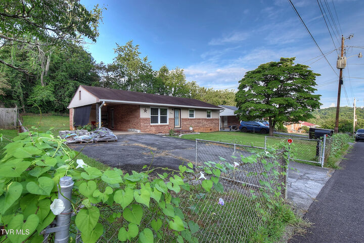 Property Photo:  610 Bingham Street  TN 37643 