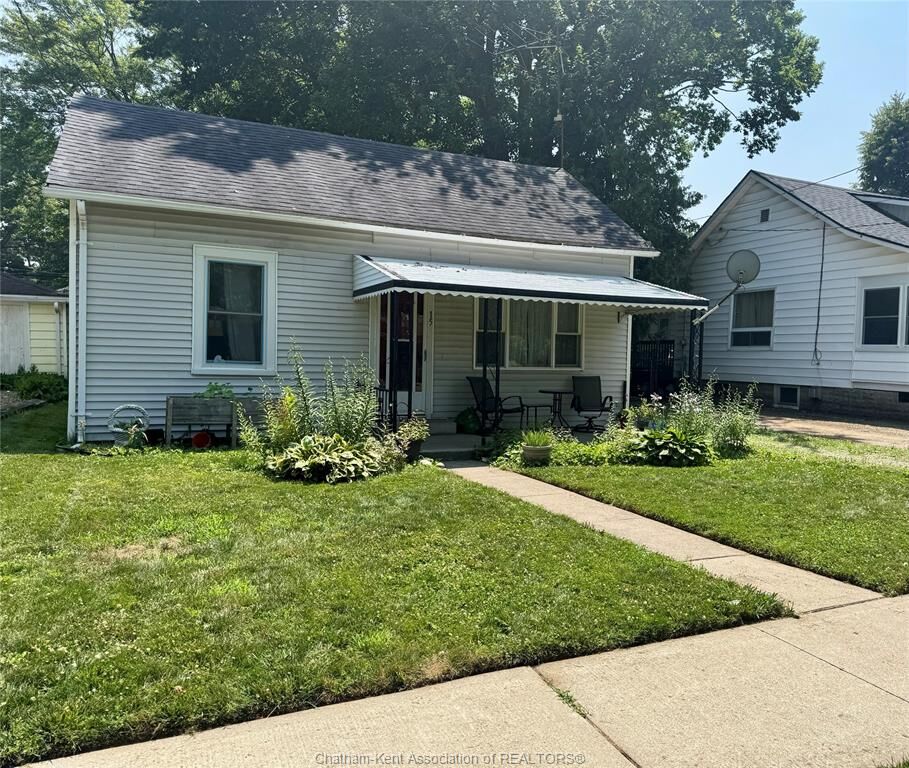 Property Photo: 15 Ebenezer Street East ON N0P 2C0