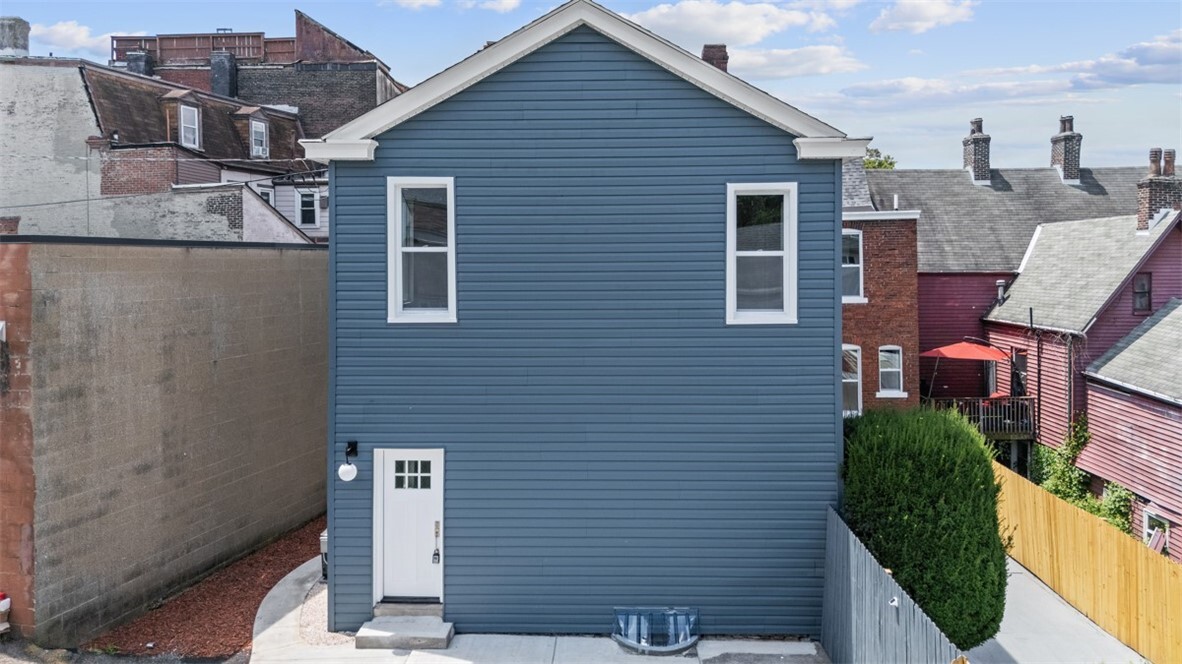 Property Photo: 112 Foster Way PA 15201