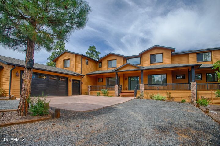 Property Photo: 910 S Barberry Lane AZ 85901