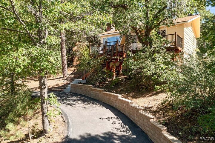 Property Photo: 865 Villa Grove Avenue CA 92315