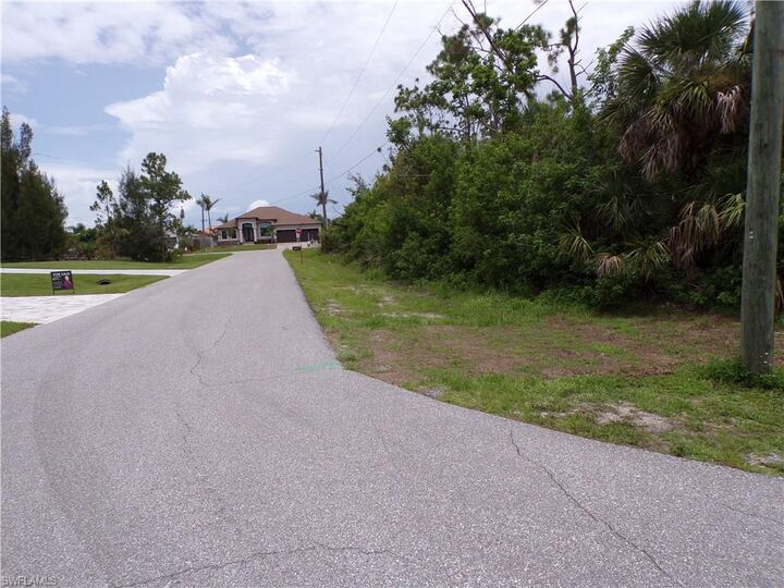 Property Photo: 10416 Sarasota Rd FL 33981