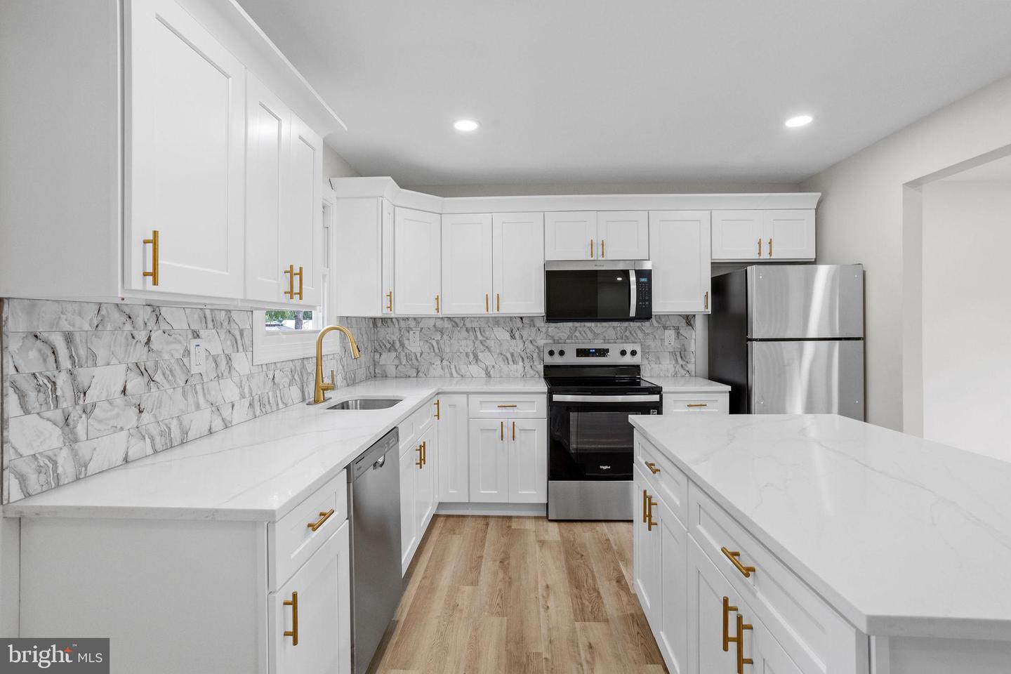 Property Photo:  22 Tecumseh Trail  NJ 08015 