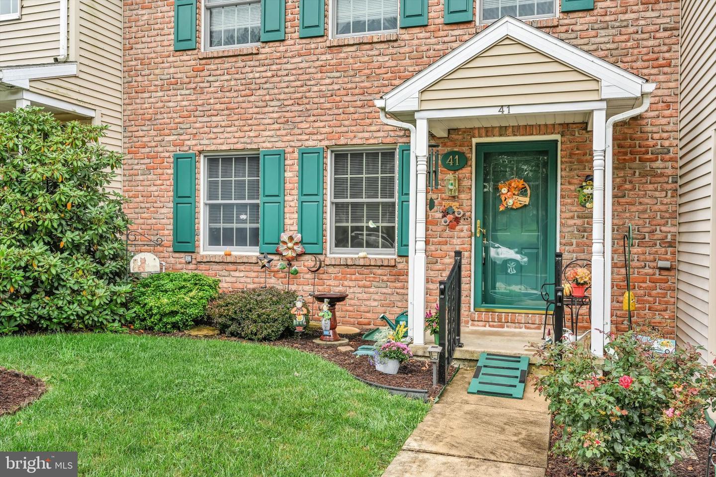 Property Photo:  41 Parkview Drive  PA 17569 