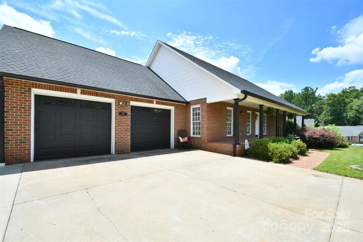 Property Photo:  2914 Weatherfield Drive  NC 28092 