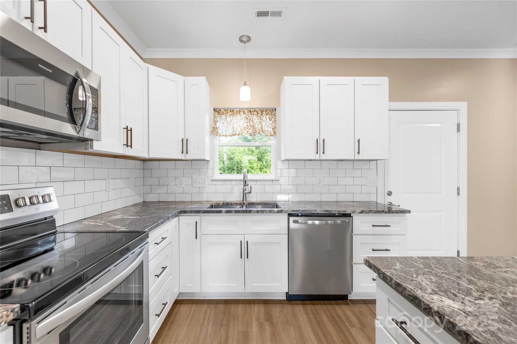 Property Photo: 300 Hidden Creek Drive NC 28152