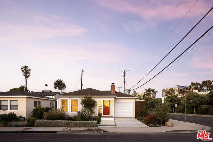 Property Photo:  2432 Cloy Ave  CA 90291 