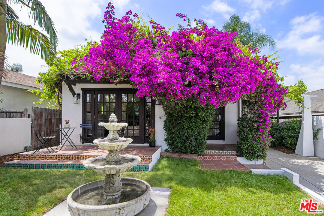 Property Photo: 2919 Gleneden St CA 90039
