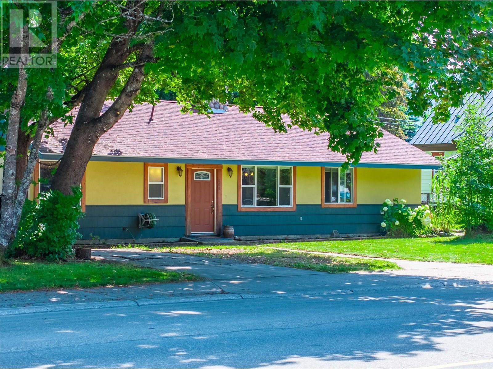 608 Mackenzie Avenue  Revelstoke BC V0E 2S0 photo