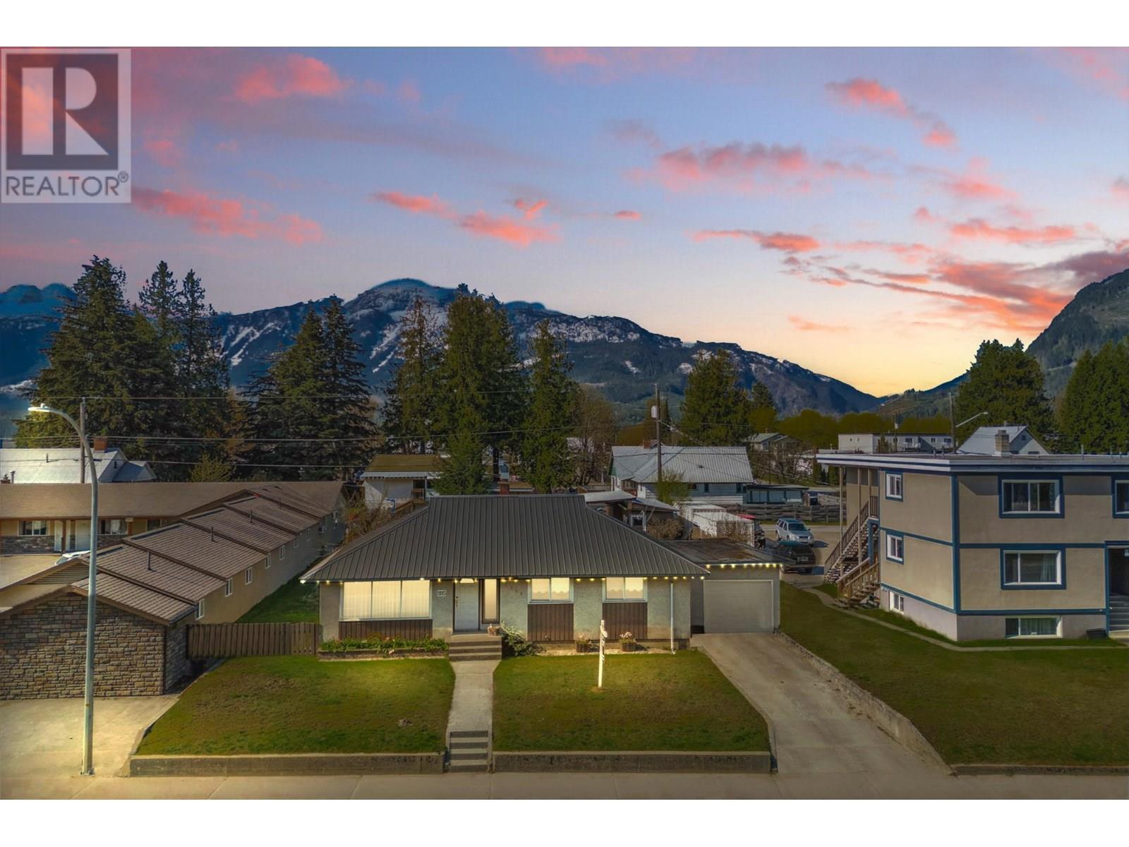 Property Photo:  1115 Victoria Road West  BC V0E 2S0 