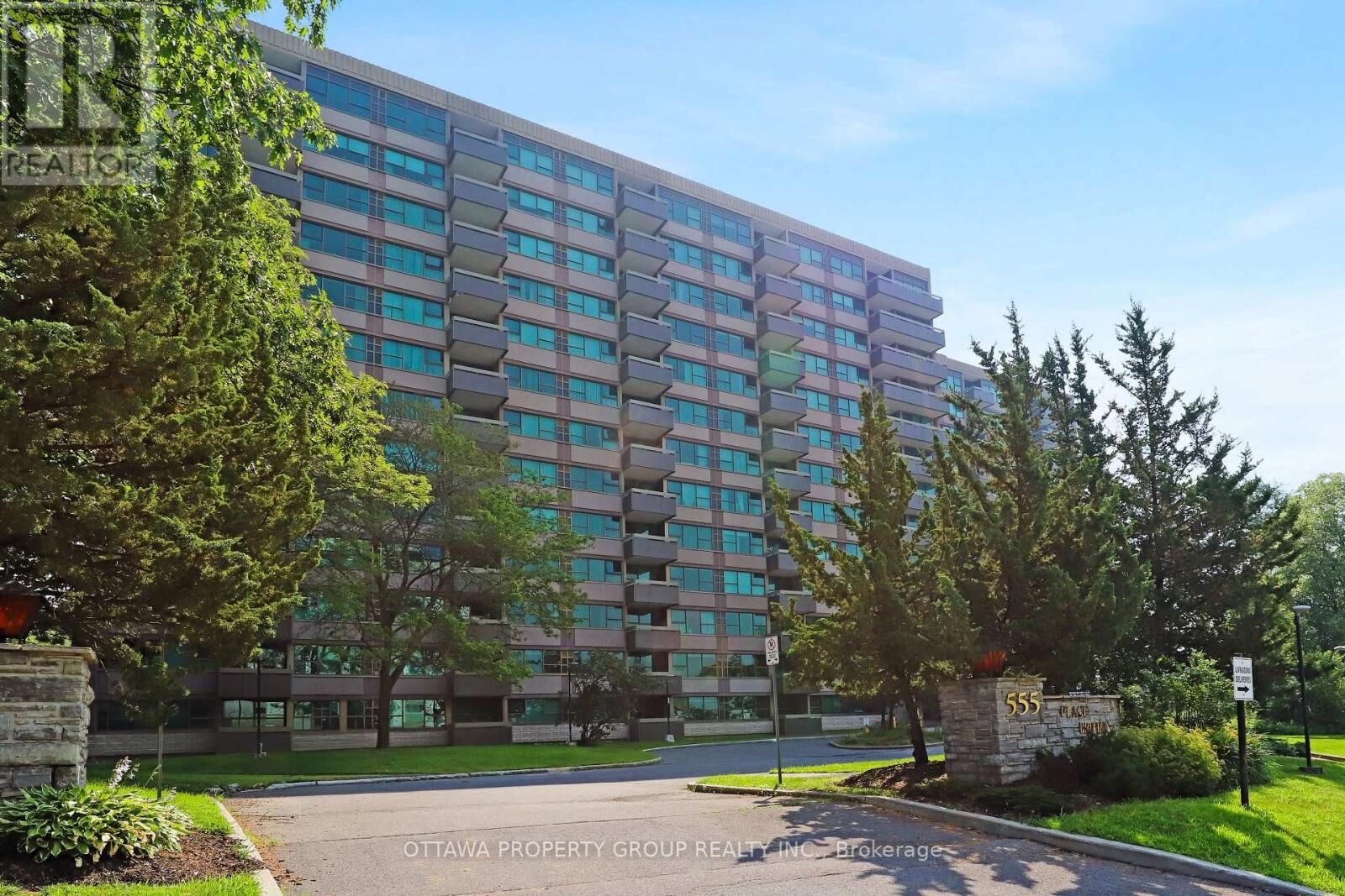 Property Photo:  555 Brittany Drive 913  ON K1K 4C5 
