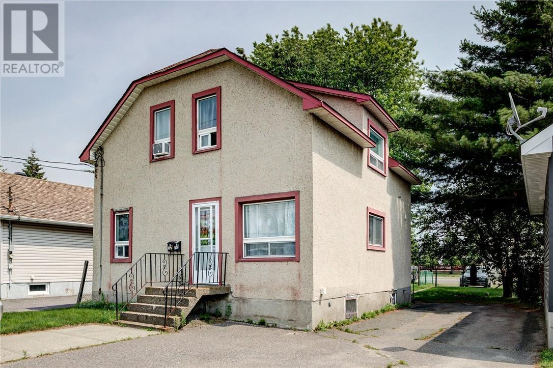 Photo de la propriété:  738-740 Martindale Road  ON P3E 4H7 