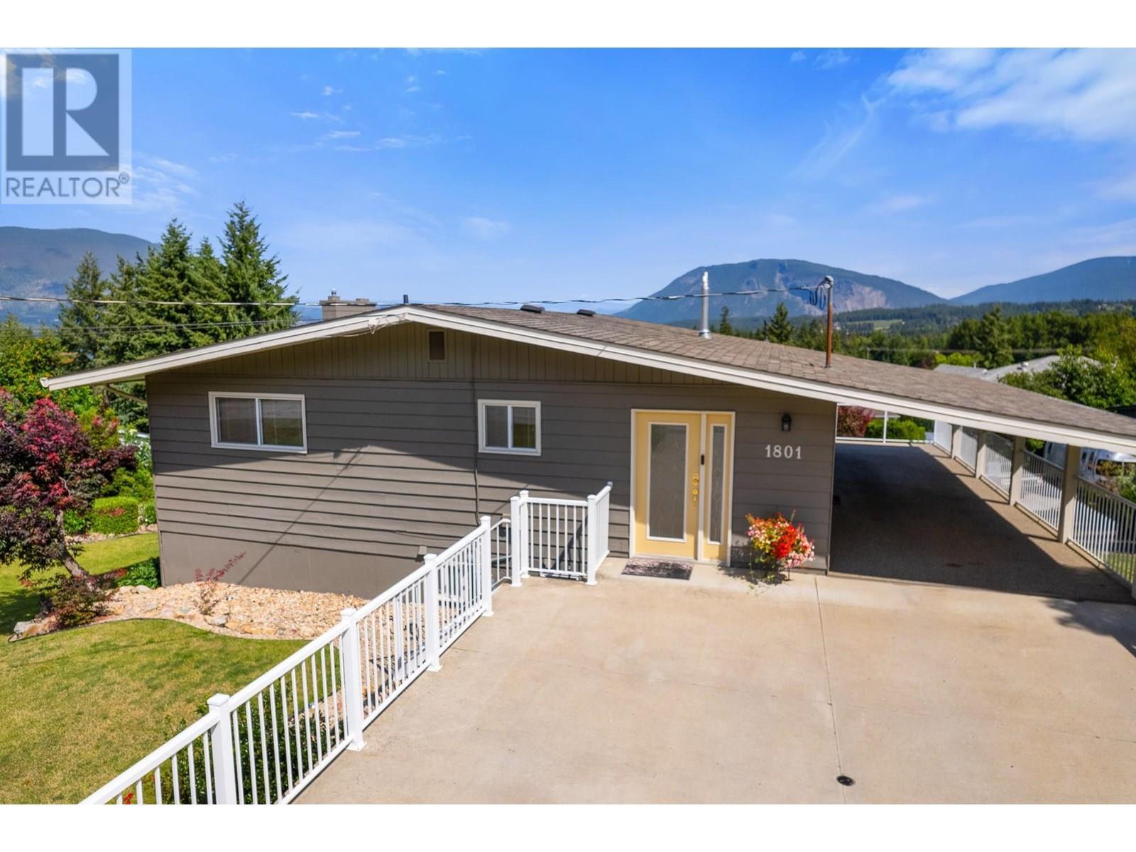 Photo de la propriété:  1801 2 Avenue Southeast  BC V1E 1T8 
