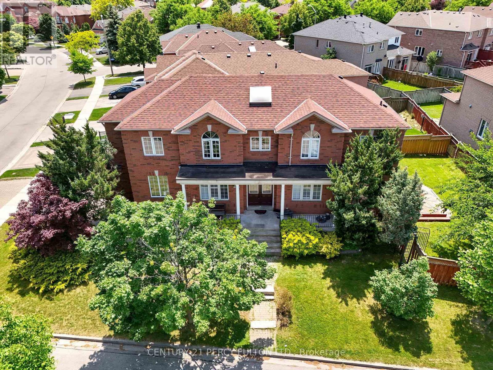 Property Photo: 66 Moreau Trail ON M1L 4V2