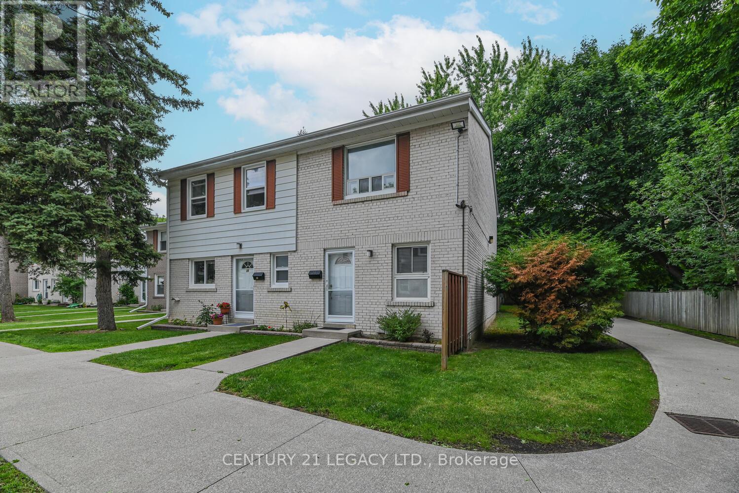 Property Photo: 743 Steeles Avenue West 34 ON M2R 2S5