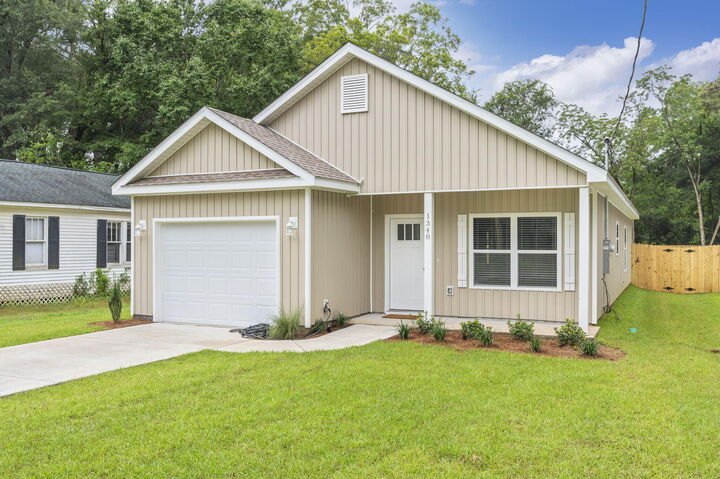 Property Photo:  1348 N Pearl Street  FL 32536 