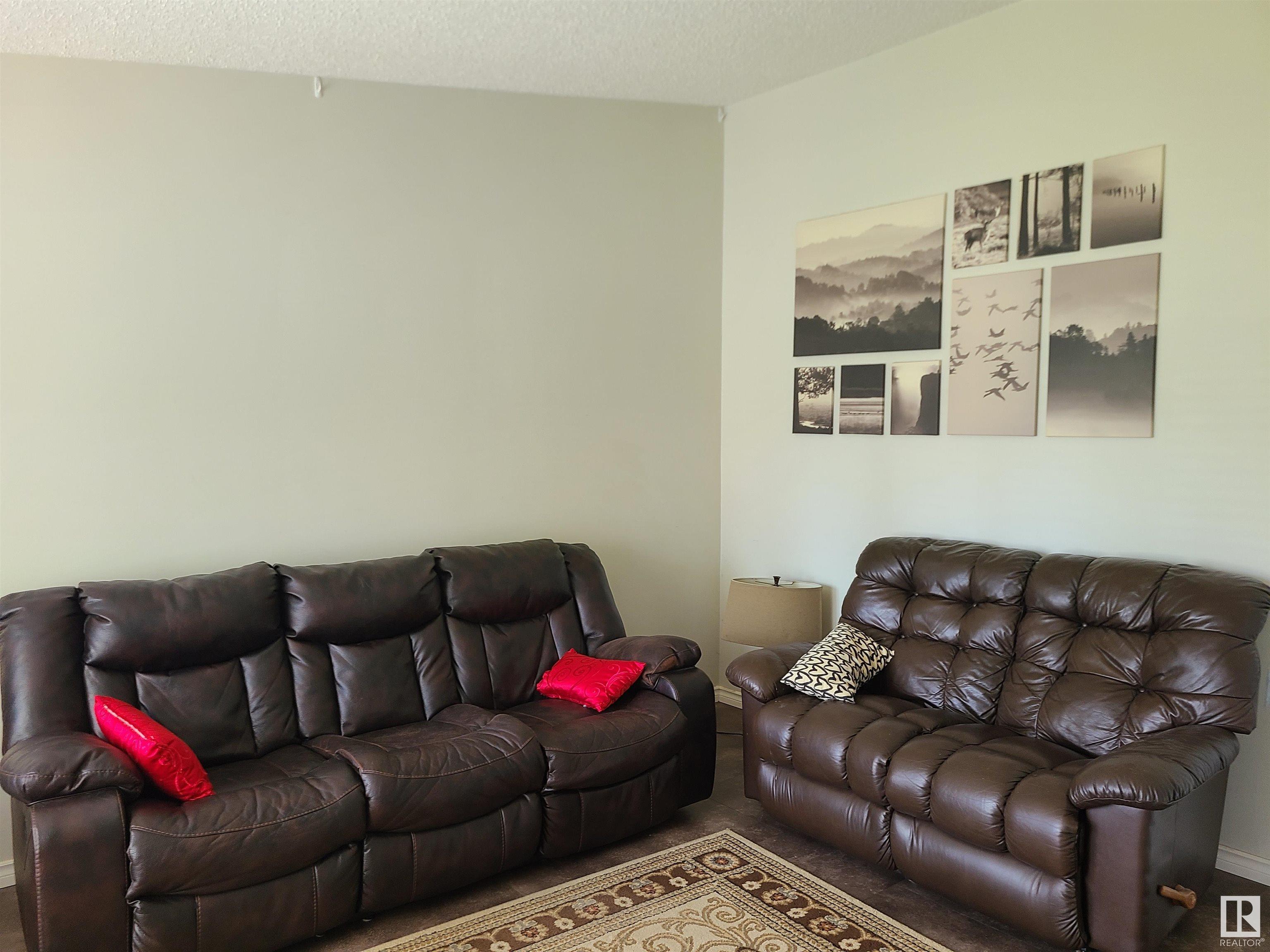 Photo de la propriété:  18916 86A Avenue NW  AB T5T 4X8 