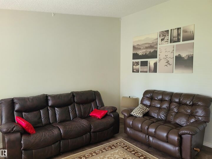 Photo de la propriété: 18916 86A Avenue NW AB T5T 4X8