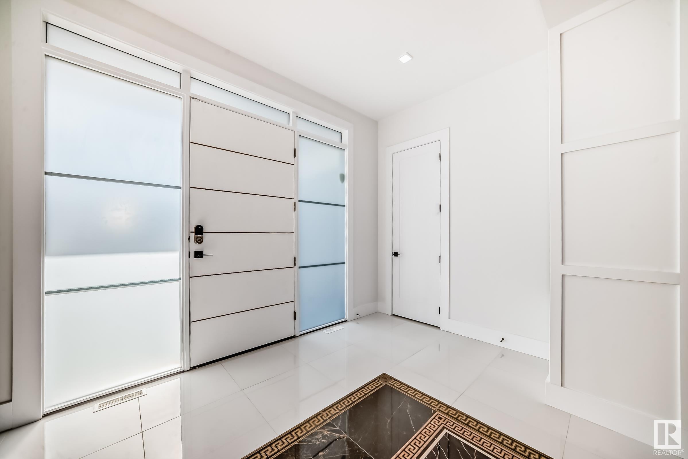 Property Photo:  2747 Wheaton Drive NW  AB T6W 2M5 