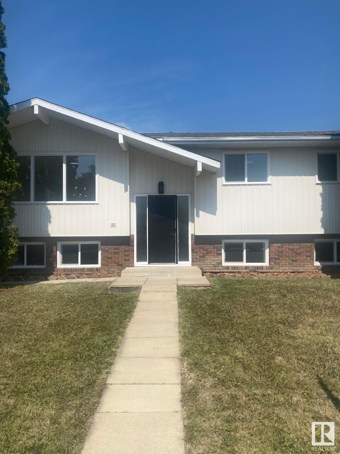 Property Photo:  11016 166 Ave. NW NW  AB T5X 1Y3 