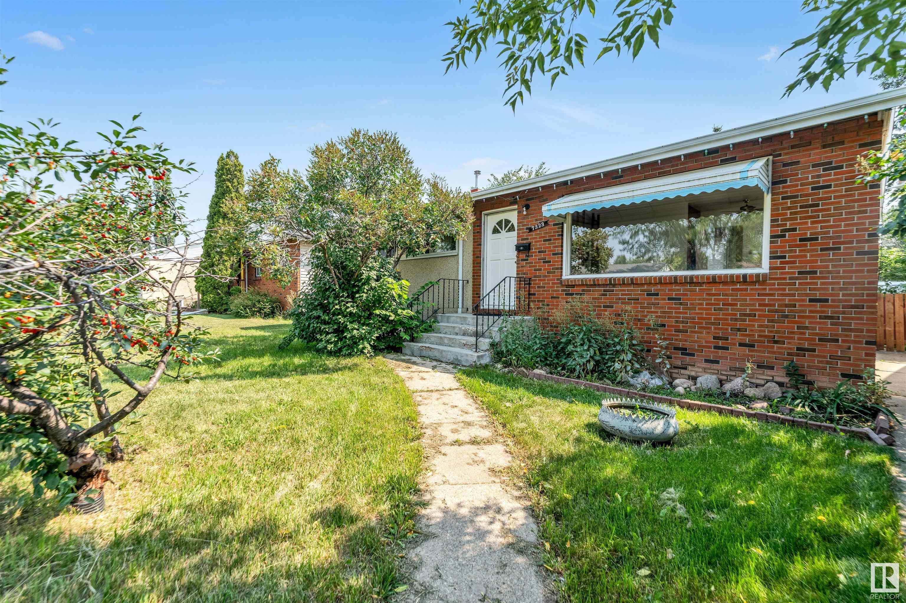 Property Photo:  7323 77 Street NW  AB T6C 3L3 