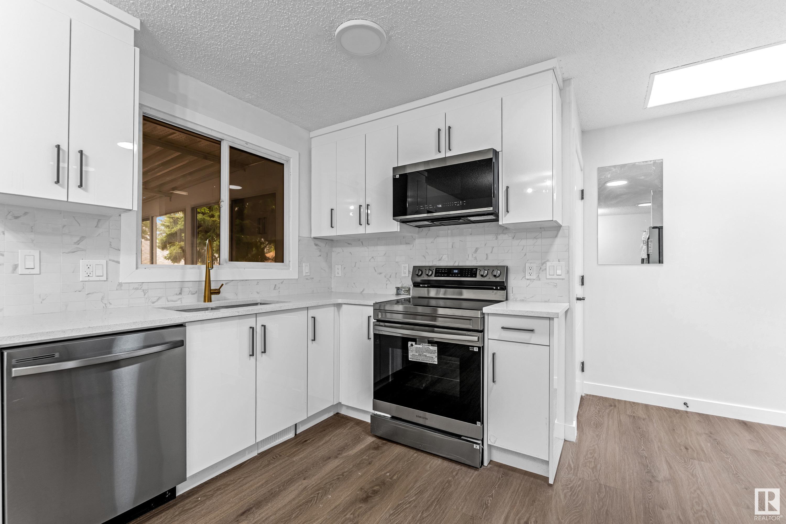 Property Photo:  2012 52 Street NW  AB T6L 1J4 