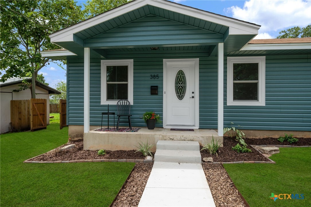 Property Photo: 385 W Faust Street TX 78130