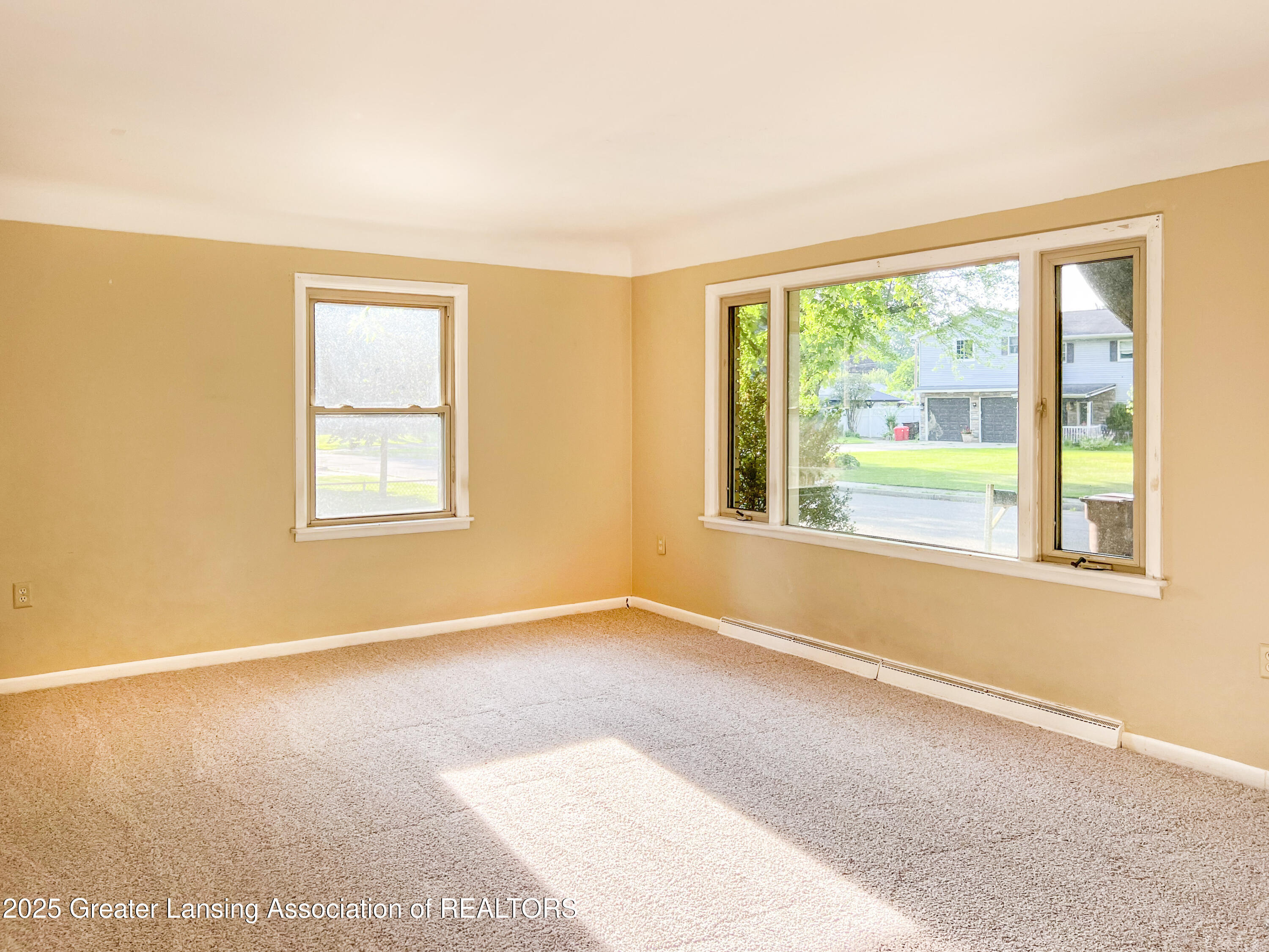 Property Photo:  528 Maine Court  MI 48854 