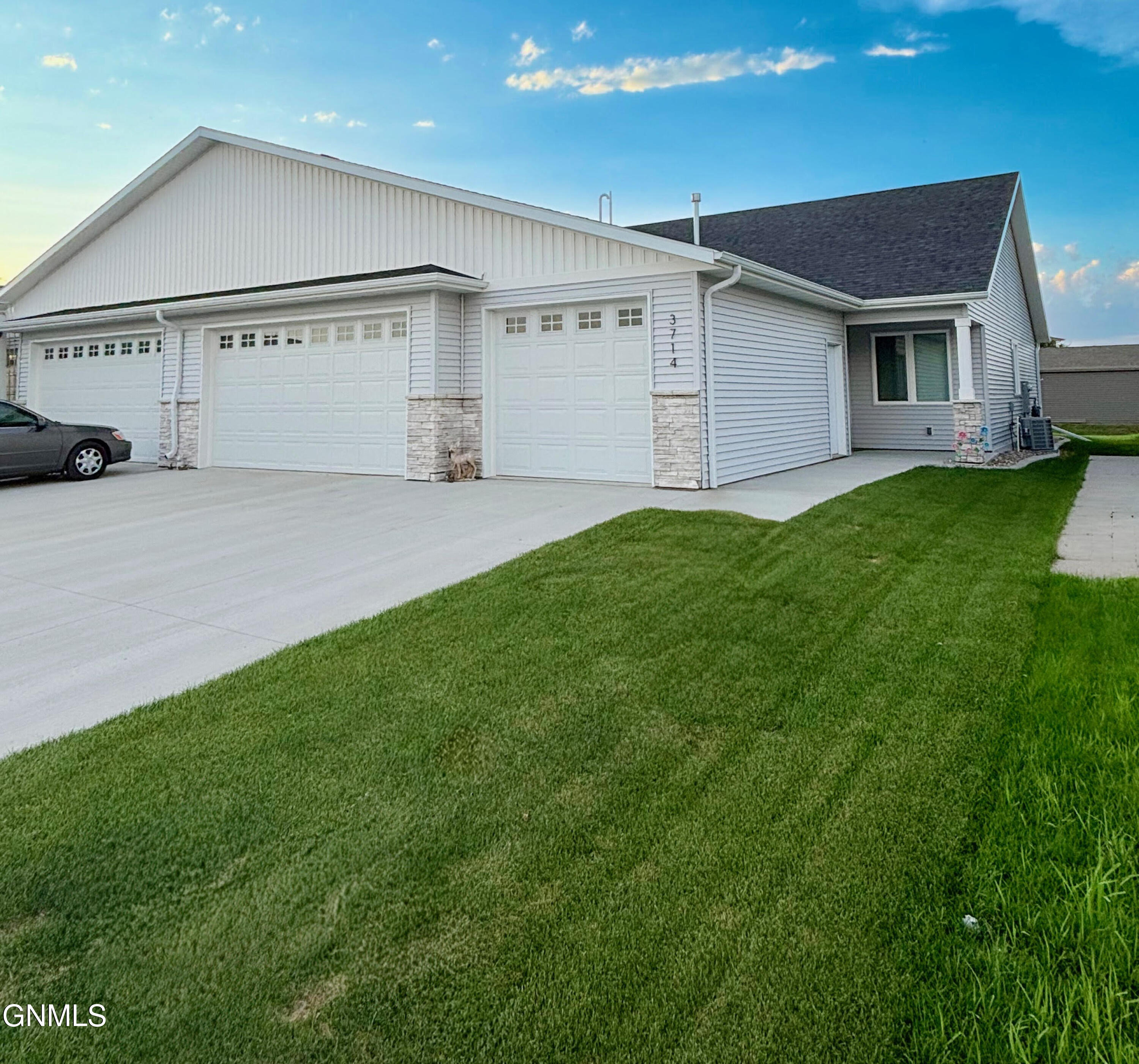 3714 Gale Circle Circle SE  Mandan ND 58554 photo