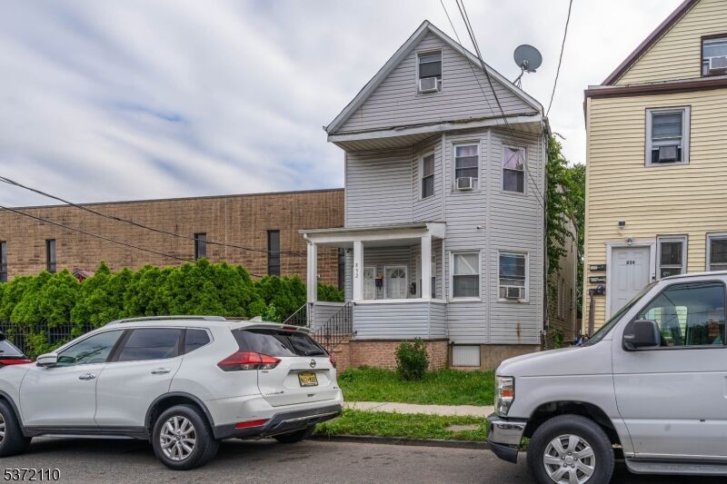 Property Photo:  852 Bond St  NJ 07201 