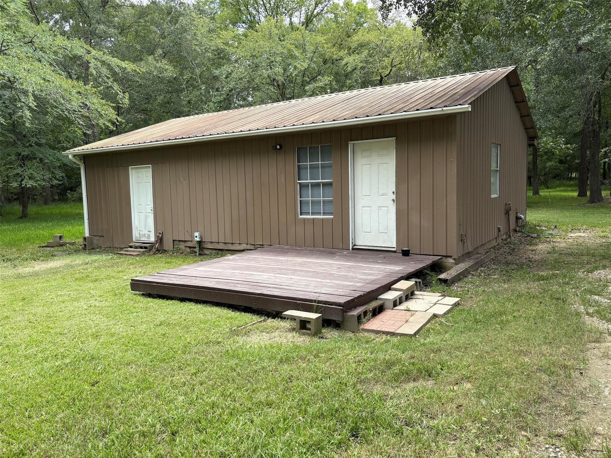 Property Photo: 712 Shawnee Drive Drive TX 77316