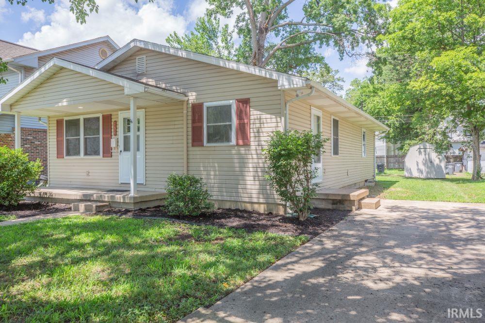 Property Photo: 734 E Blackford Avenue IN 47713