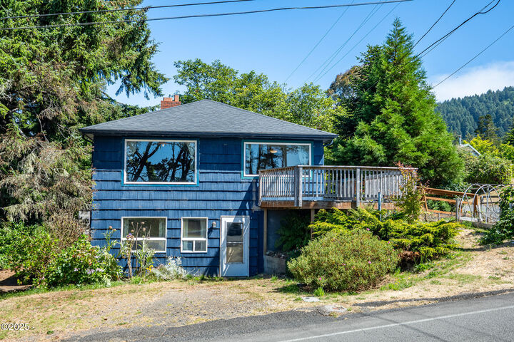 Property Photo: 6545 B Avenue OR 97369