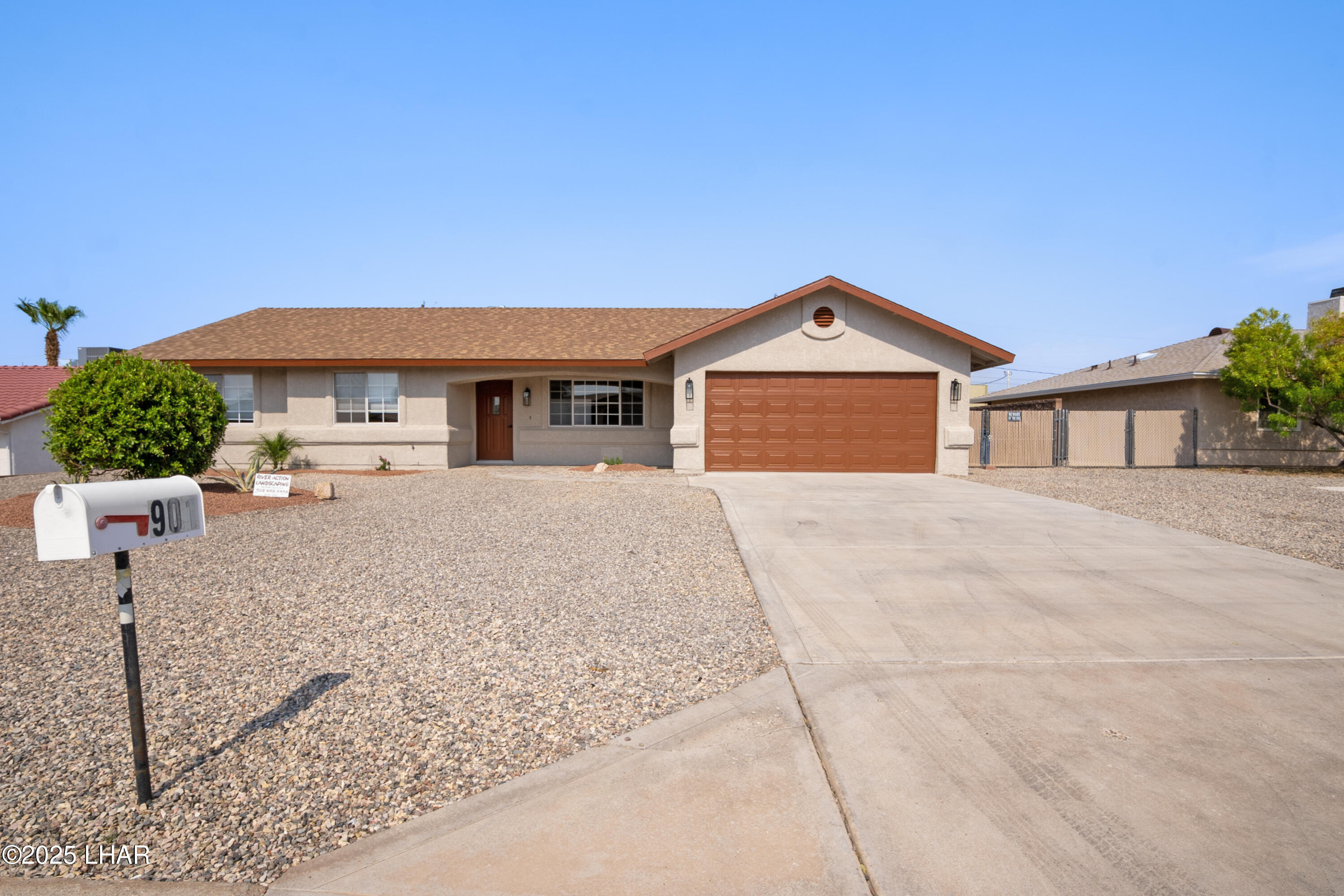 Property Photo: 901 McCulloch Blvd AZ 86406