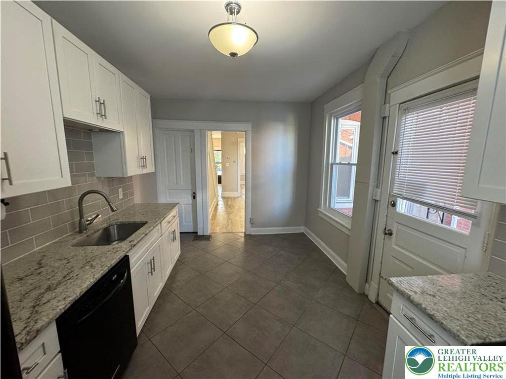 Property Photo:  720 4th Avenue  PA 18015 