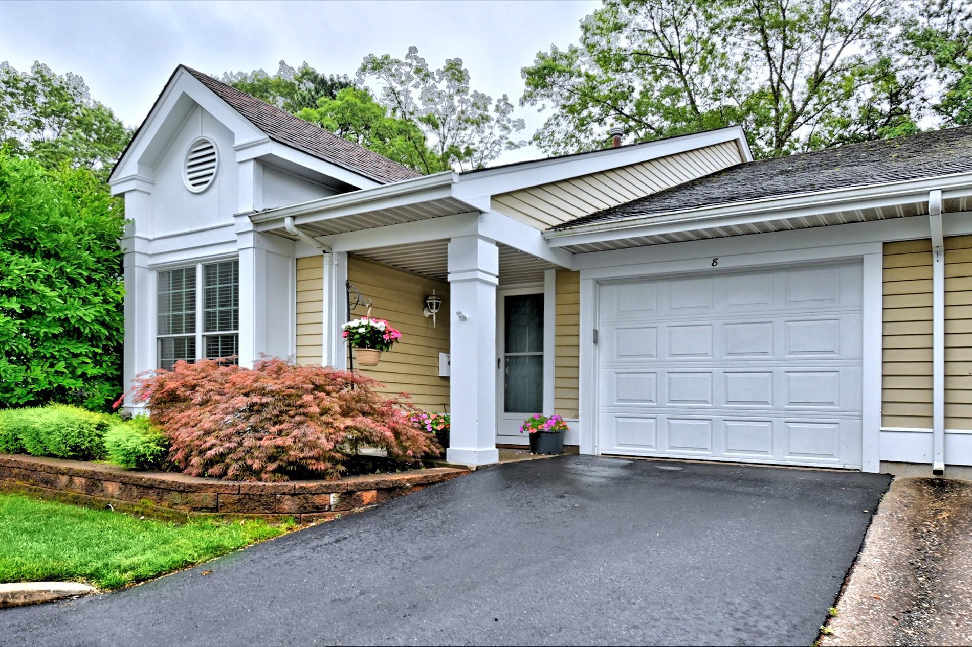 8 Kismet Court  Ridge NY 11961 photo