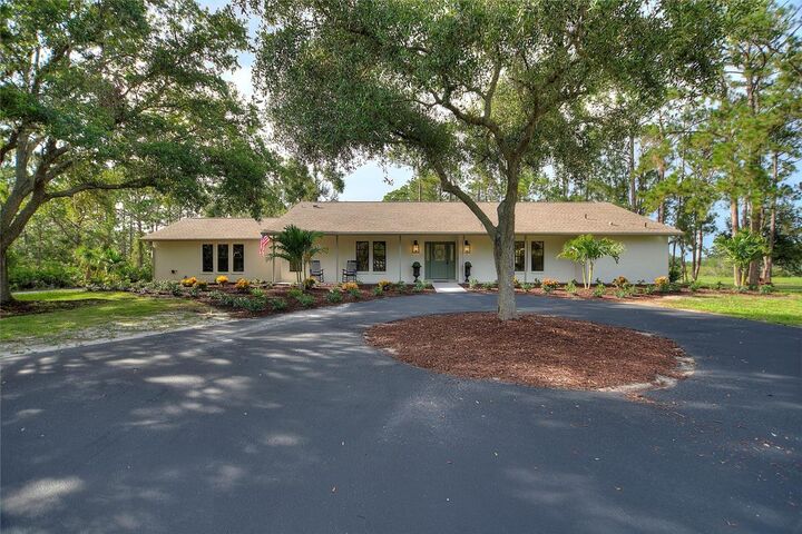 Property Photo: 1429 Ranchero Drive FL 34240
