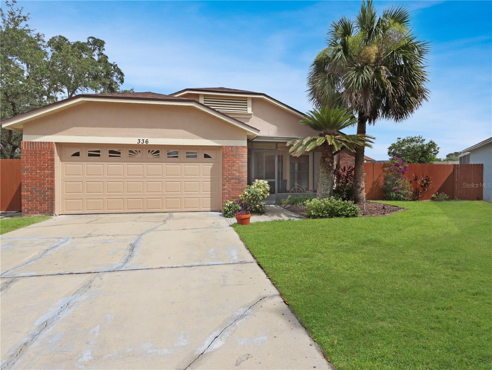 Property Photo: 336 Hound Run FL 32707