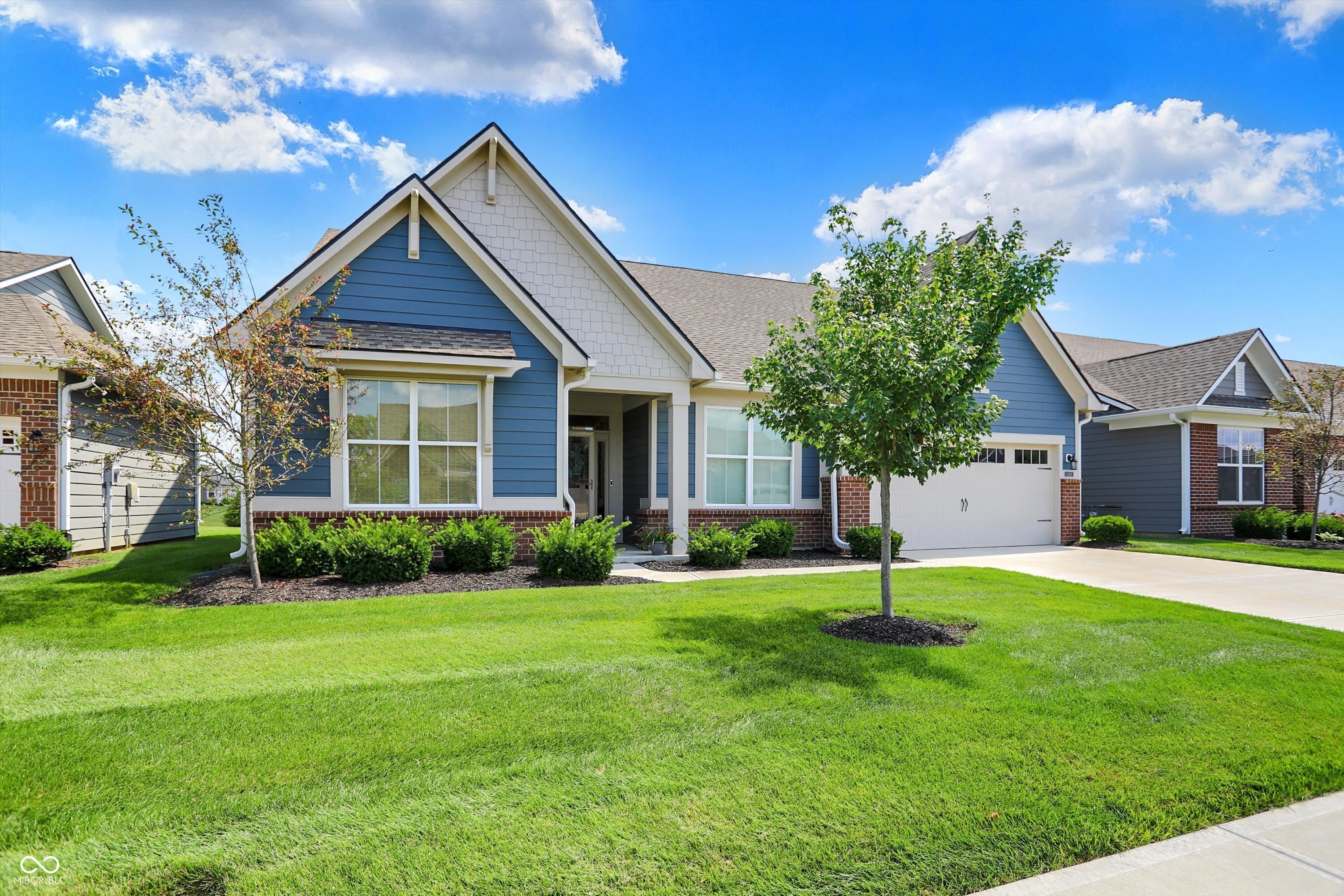 Property Photo: 5269 Parkhurst Crossing IN 46055