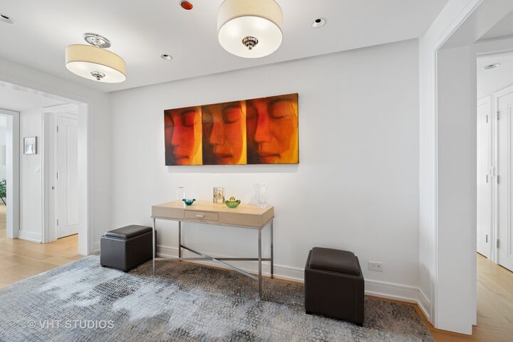 Property Photo:  180 E Pearson Street 5201  IL 60611