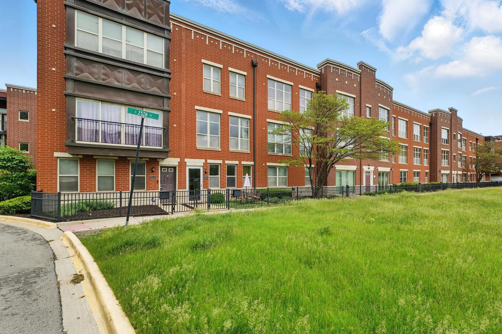 Property Photo:  308 E 25th Place  IL 60616 