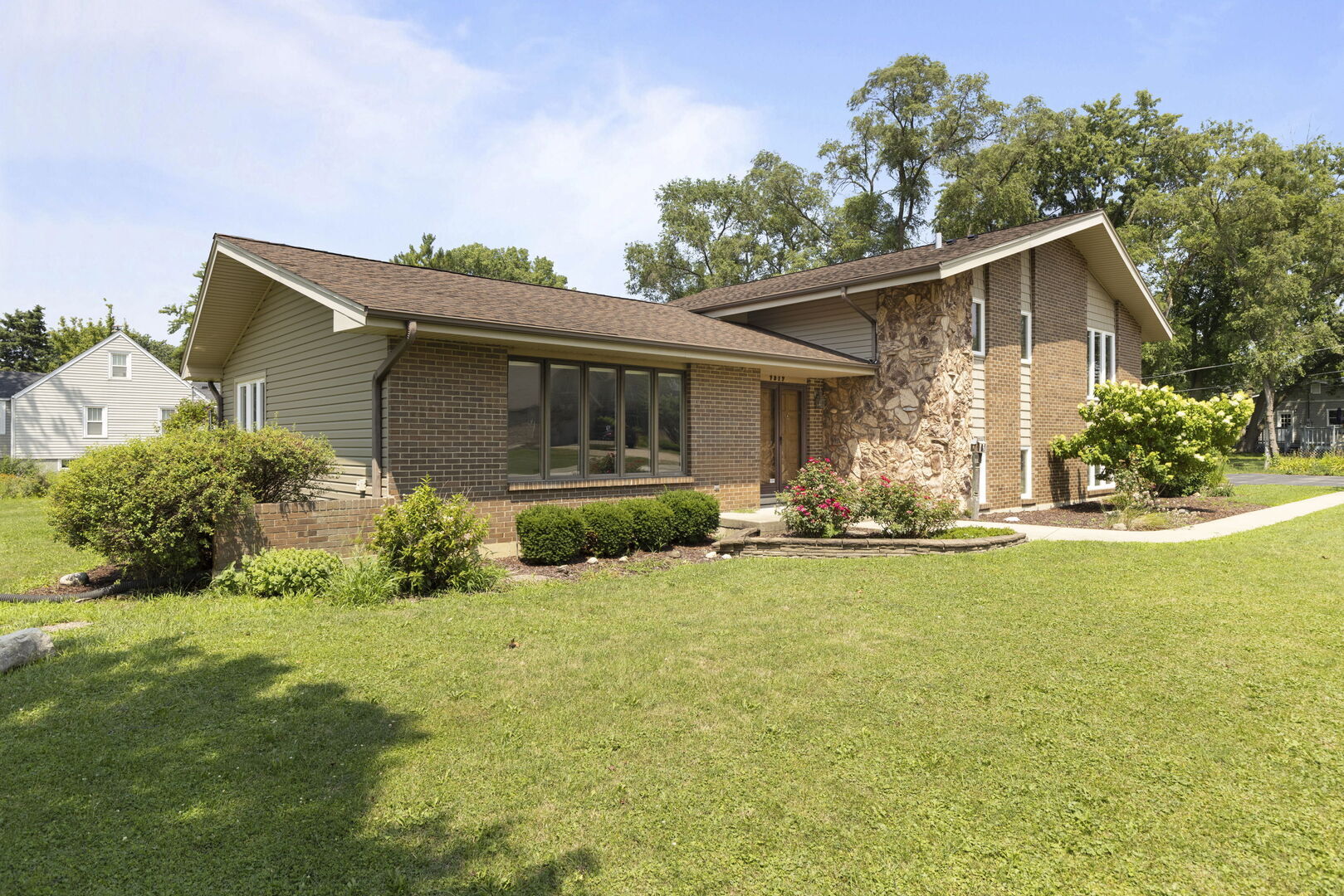 Property Photo: 7317 Sunrise Avenue IL 60561