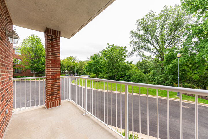 Property Photo:  541 N Hough Street 102  IL 60010 