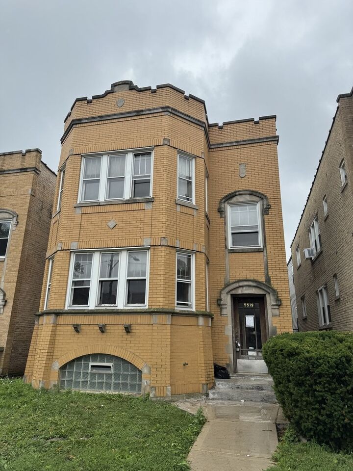Property Photo:  5519 W Dakin Avenue  IL 60641 