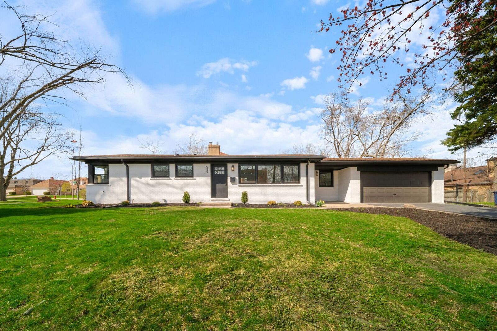 Property Photo: 220 E Washington Street IL 60016