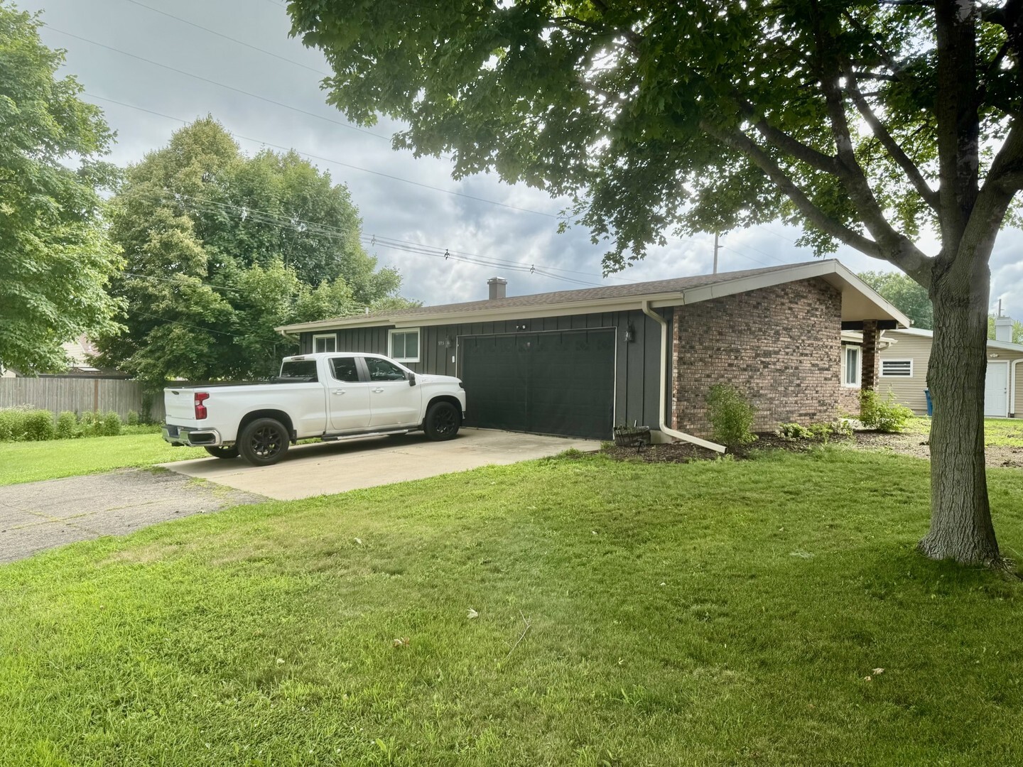 Property Photo: 903 W 1st Street IL 61362