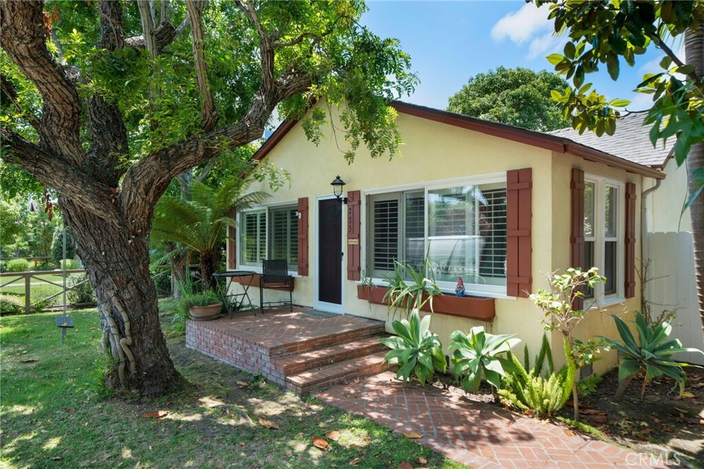 Property Photo:  275 Flower Street  CA 92627 