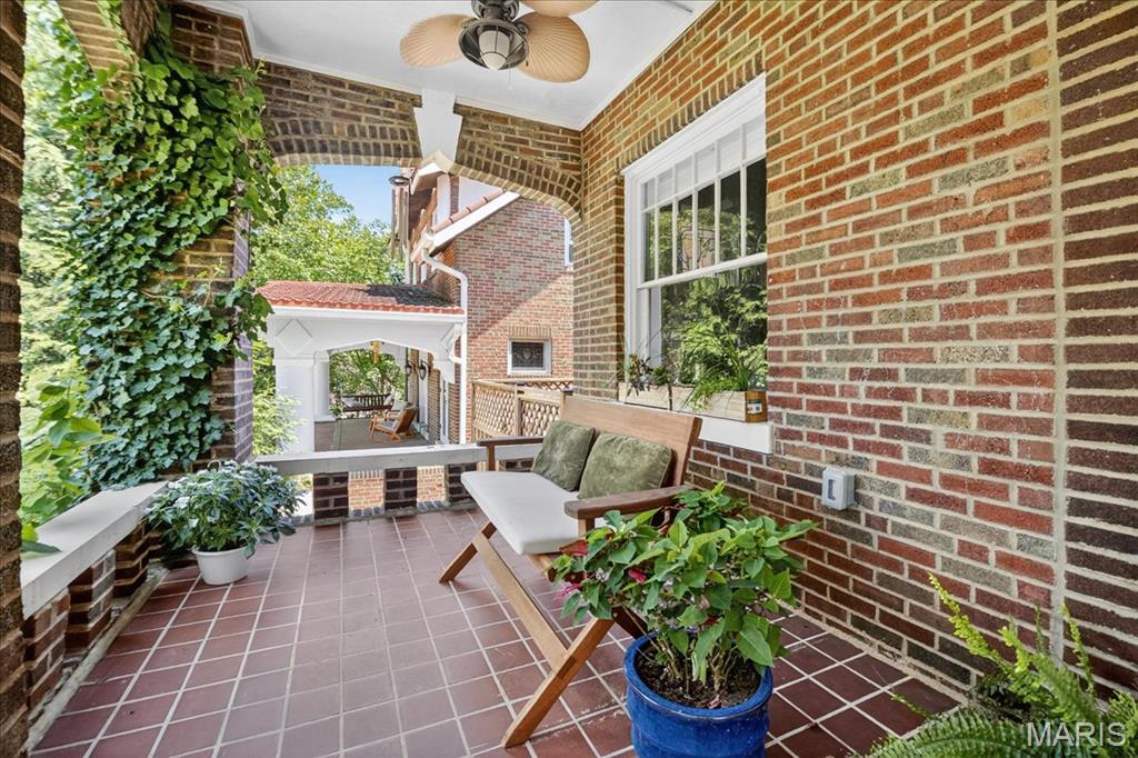Property Photo:  7704 Country Club Court  MO 63105 