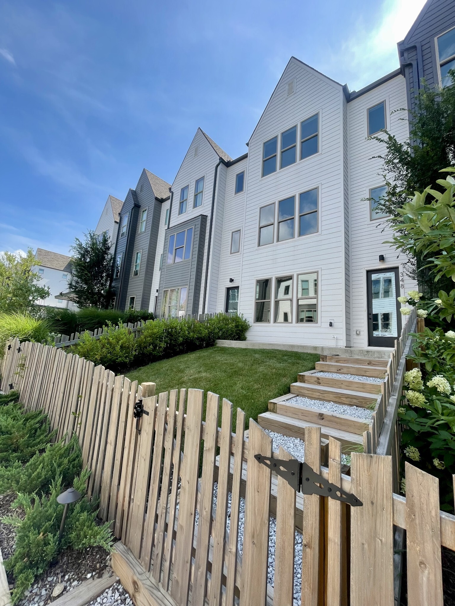 Property Photo: 348 E Village Ln TN 37216