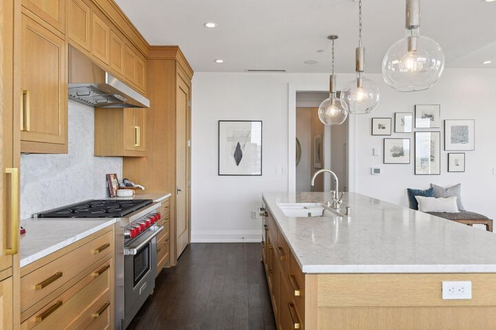 Property Photo:  1111 W River Parkway 18D  MN 55415 